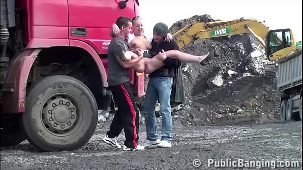 x Threesome
